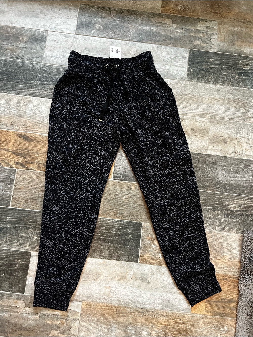HUE Black and Gray Marled Jogger Pants